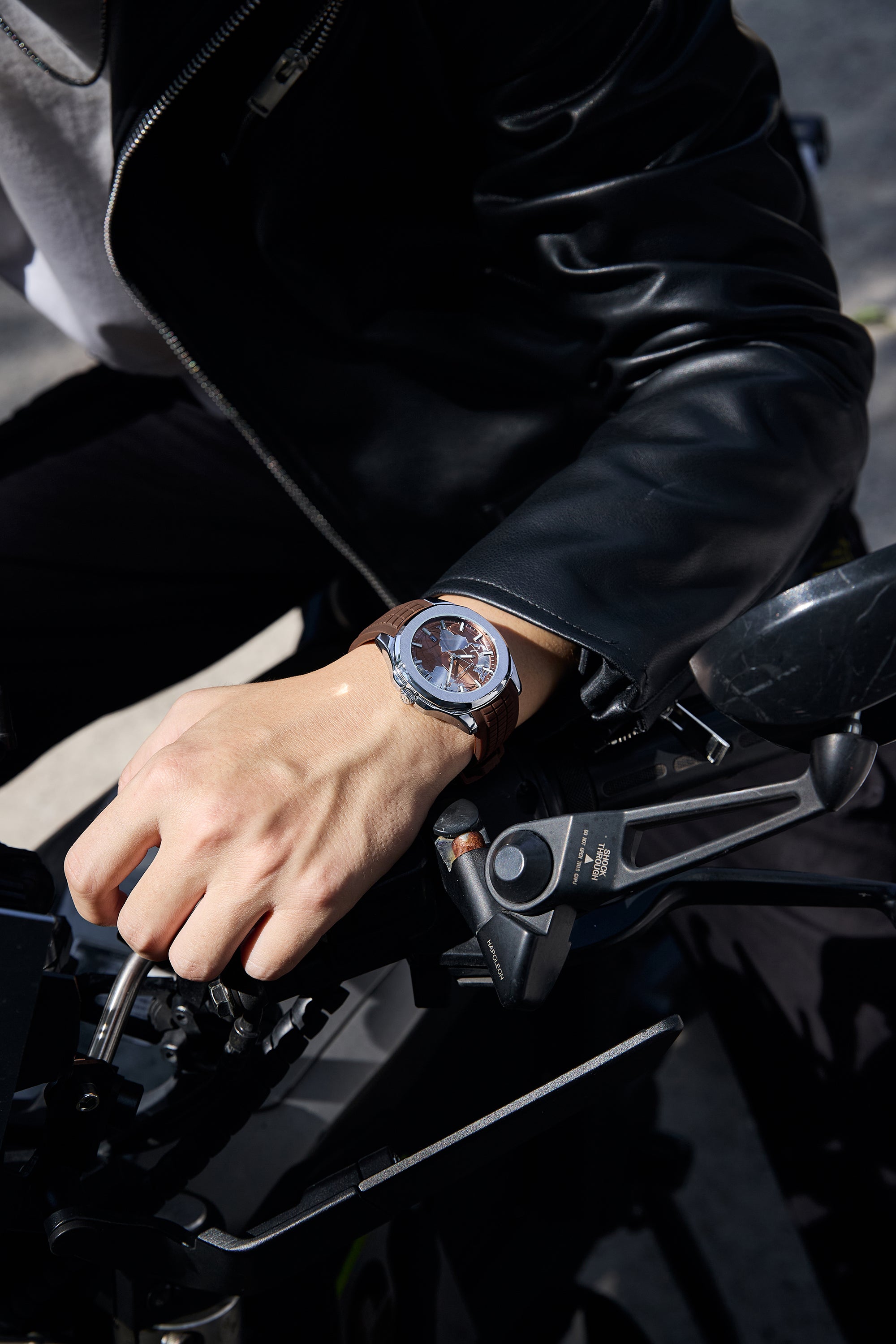 Giordano Stylish World Map design Watch for men with round dial and textured Silicone strap  | GZ-50147-04